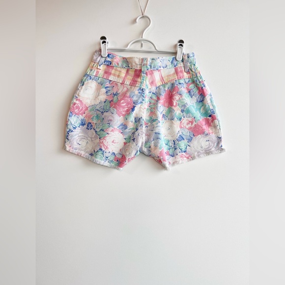 Vintage pastel patterns high waisted denim shorts, size 27 - Picture 2 of 3